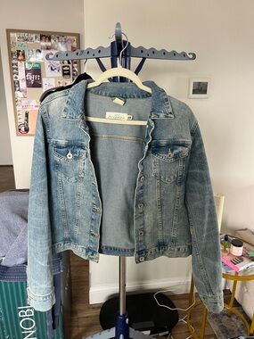 H&M Light Wash Denim Jacket - Women's Jean Trucker